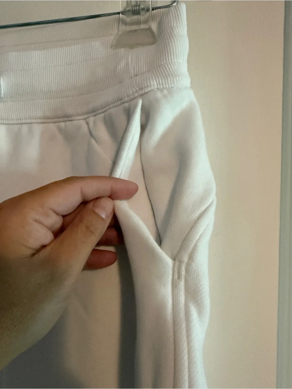Lululemon Scuba High-Rise Cropped Jogger White Size 4